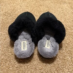 Fireside Black and Gray Slippers